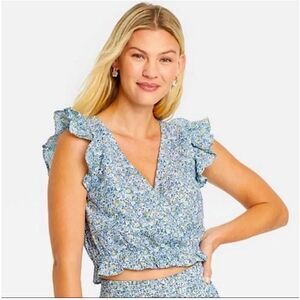 NWT Universal Thread Flutter Sleeveless Cropped Wrap Top in Blue Floral Medium